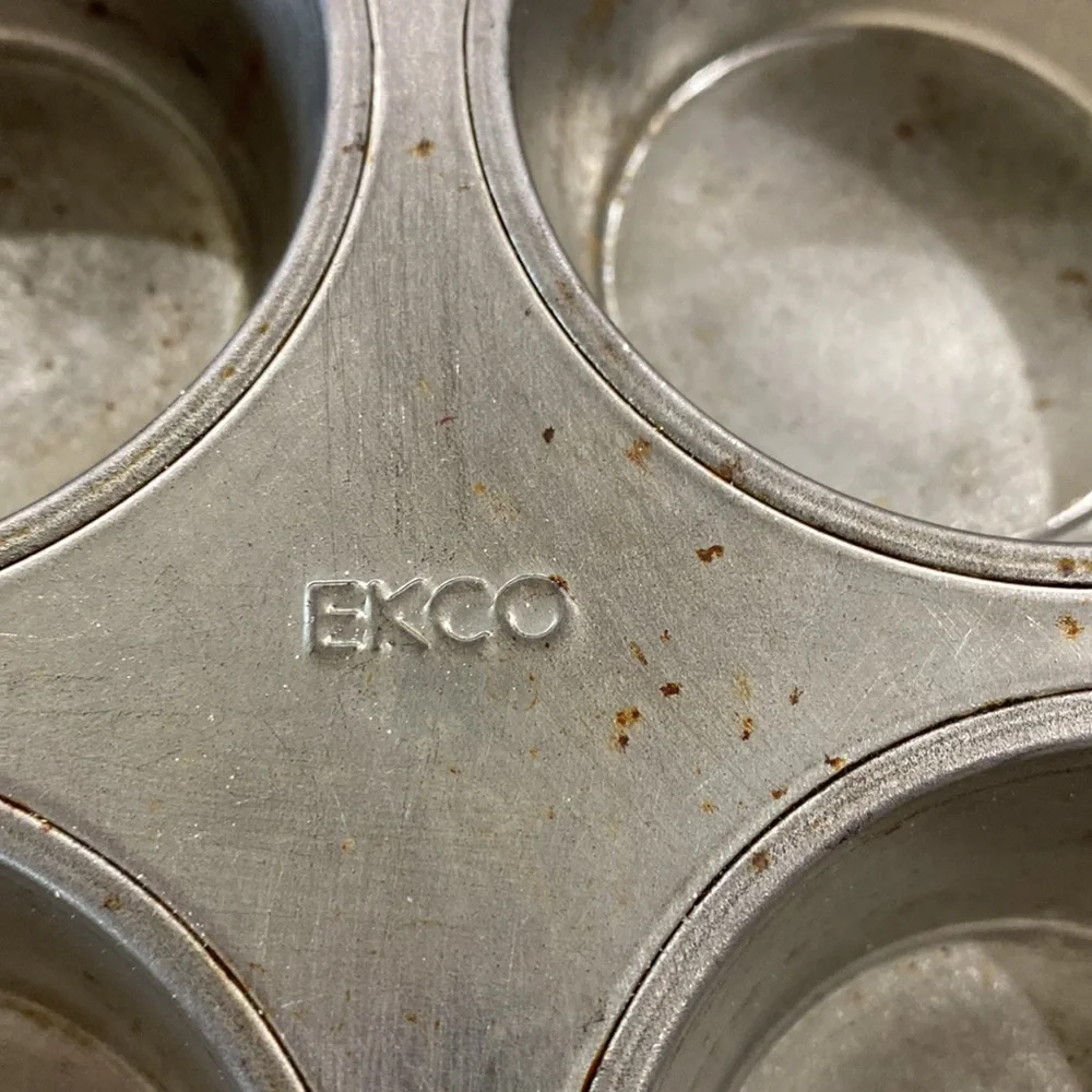 Vintage MCM Ekco 6-Cup Metal Muffin Tin!